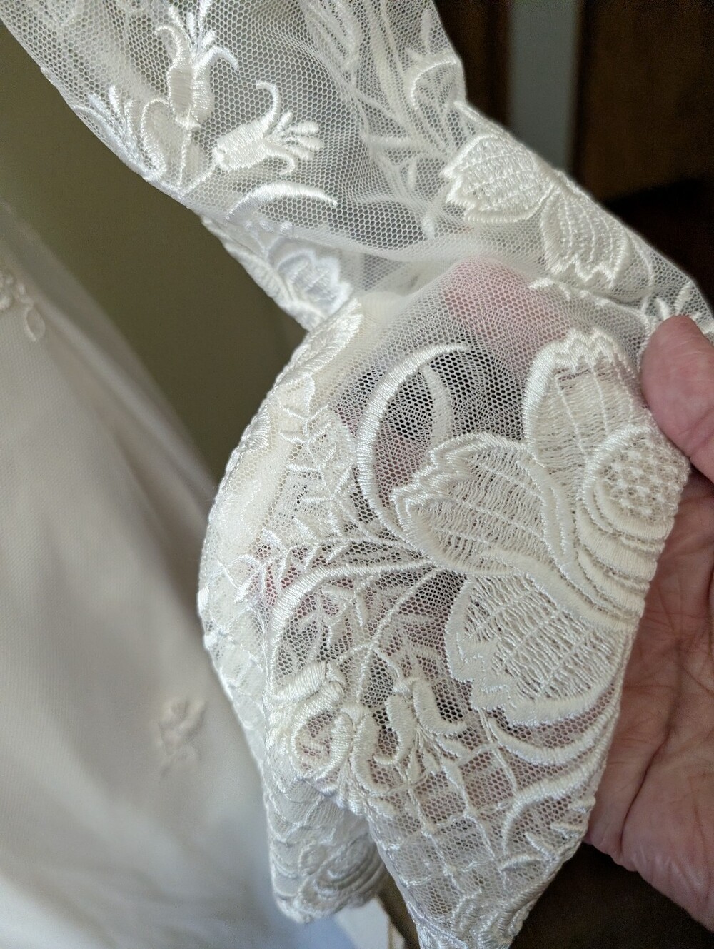 Jessica McClintock Gorgeous Vintage Lace Wedding Dress
-NWT Size 10 - Picture 16 of 16